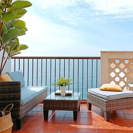 Vista Azul Con Terraza Al Lado Del Mar Apartment