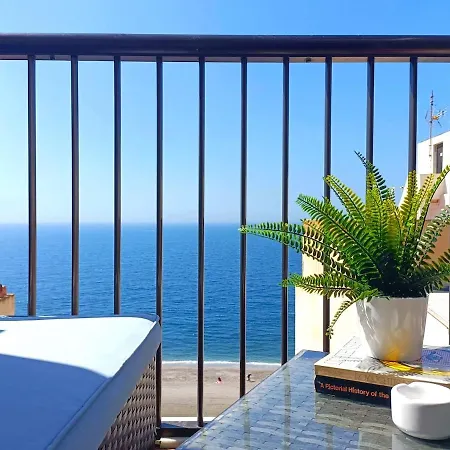 Vista Azul Con Terraza Al Lado Del Mar Almeria